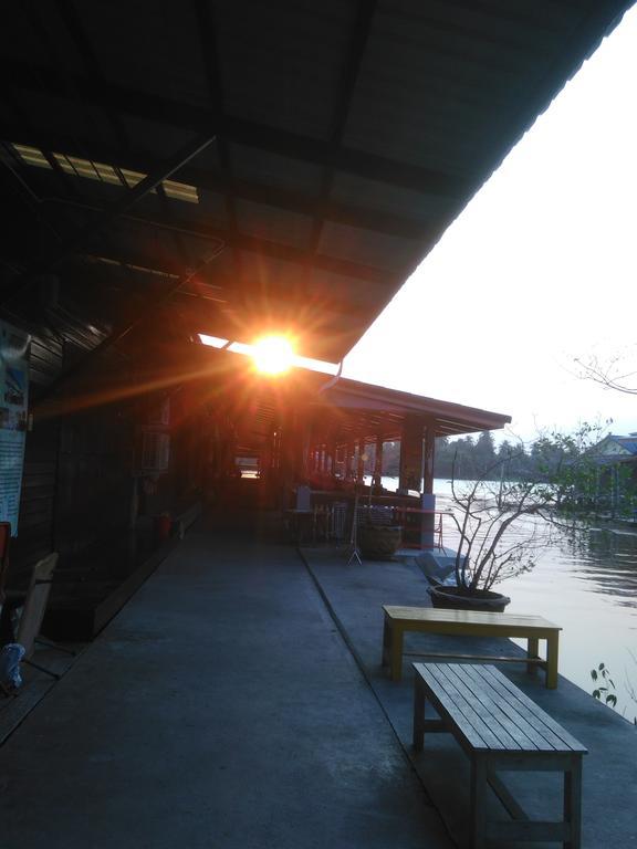 Patchaya Guesthouse Amphawa Exterior photo
